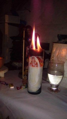 santa-muerte-velas-altares-17